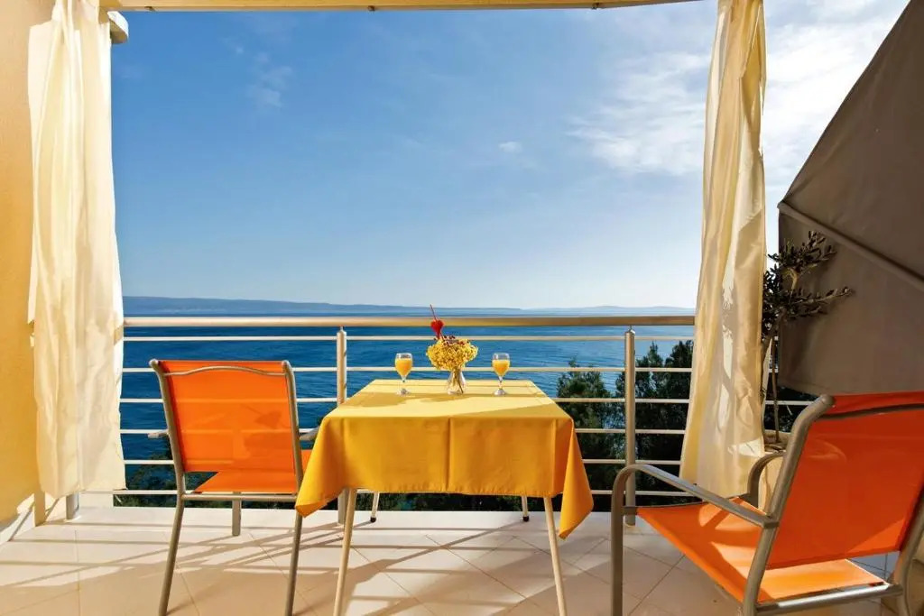 Ark Beach Apartments