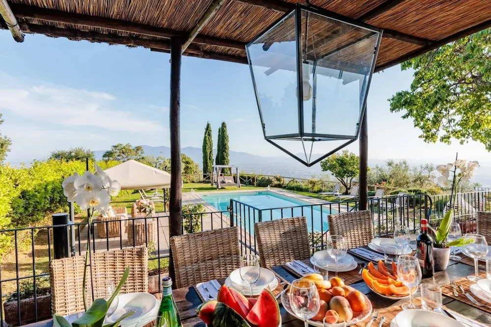 Tuscan Fizz Villa a Vineyards Retreat