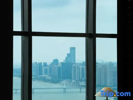 zhenyi Skyline Riverside Hotel (Changsha Wuyi Square Peiyuanqiao Subway Station Branch)