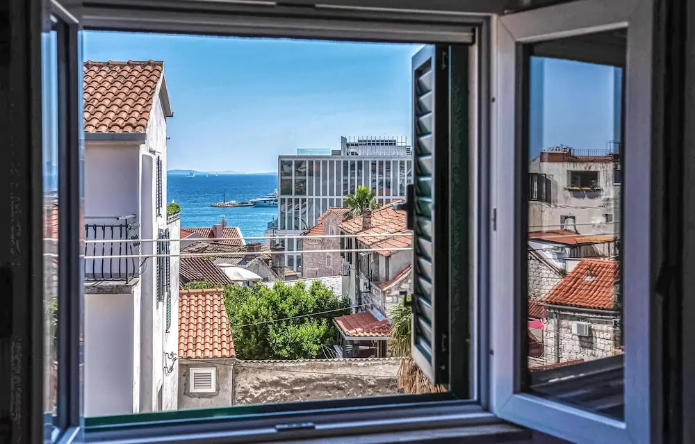 4 Bedroom Beach Front Home In Split