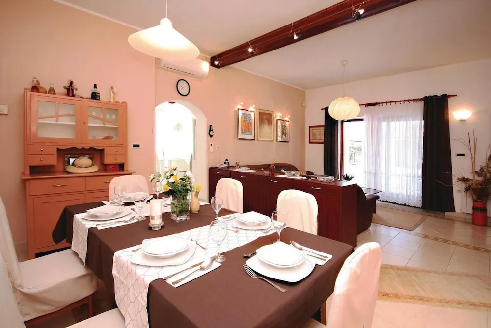 Amazing Home in Dubrava With Wifi and 3 Bedrooms