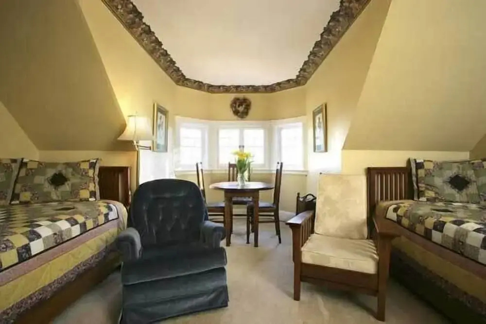 Elmwood Heritage Inn