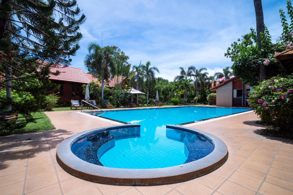 Bang Saray Village Resort