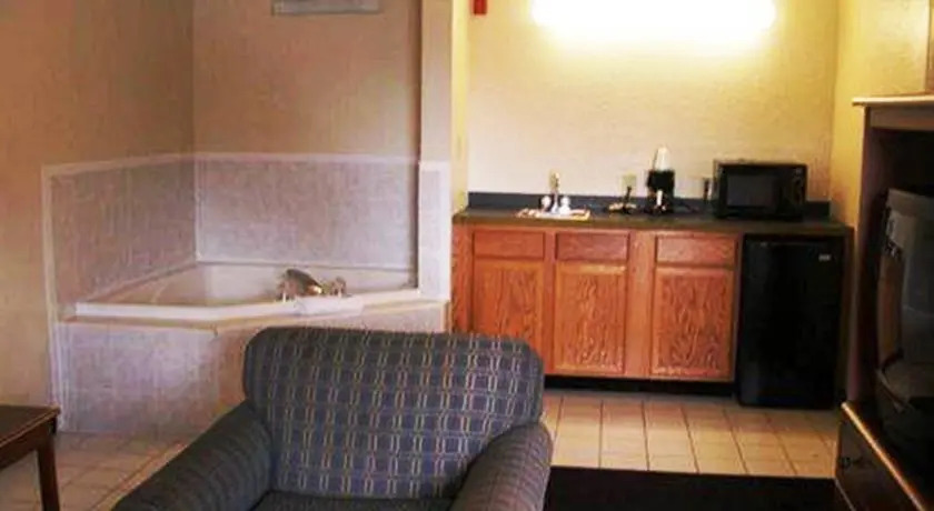 Hampton Bay Plaza & Suite