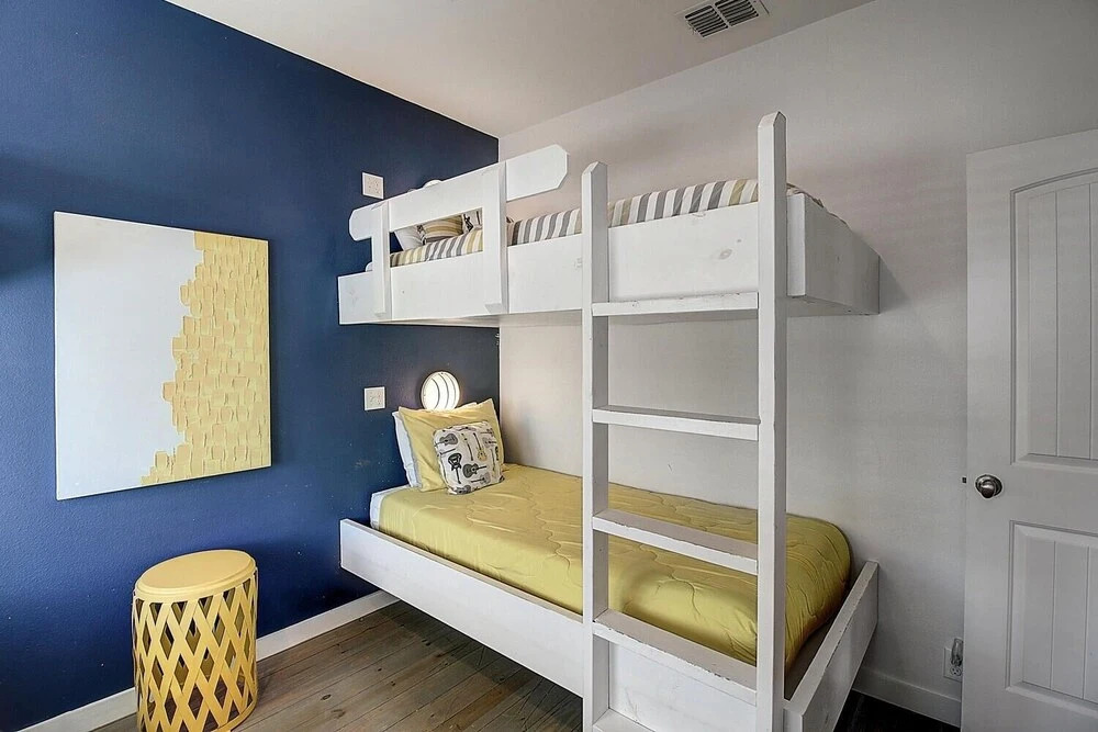 There's Money in the Banana Stand Ov26 4 Bedrooms 3.5 Bathrooms Home