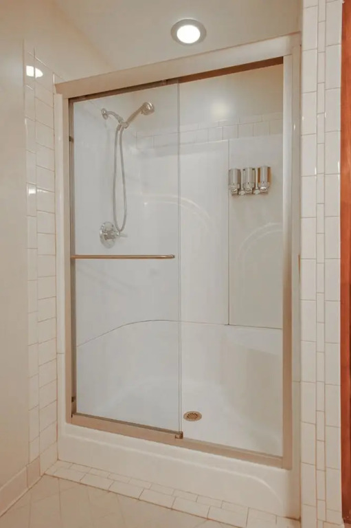 Long Blvd Condo Unit E3 - 2 Br Condo