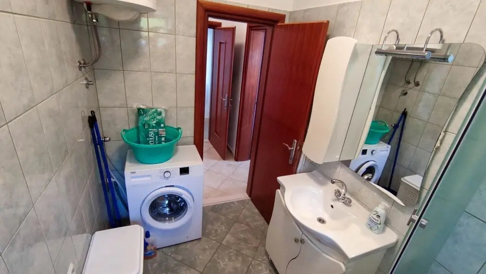 Leana - Great Location and Close to Beach - A1