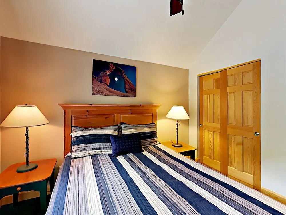 91 Starfire Lane 1972 Condo - 4 Br townhouse by RedAwning