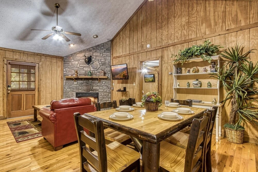 Er38r Grandpa's Getaway - Great Location- Close To Town 2 Bedroom Cabin by RedAwning