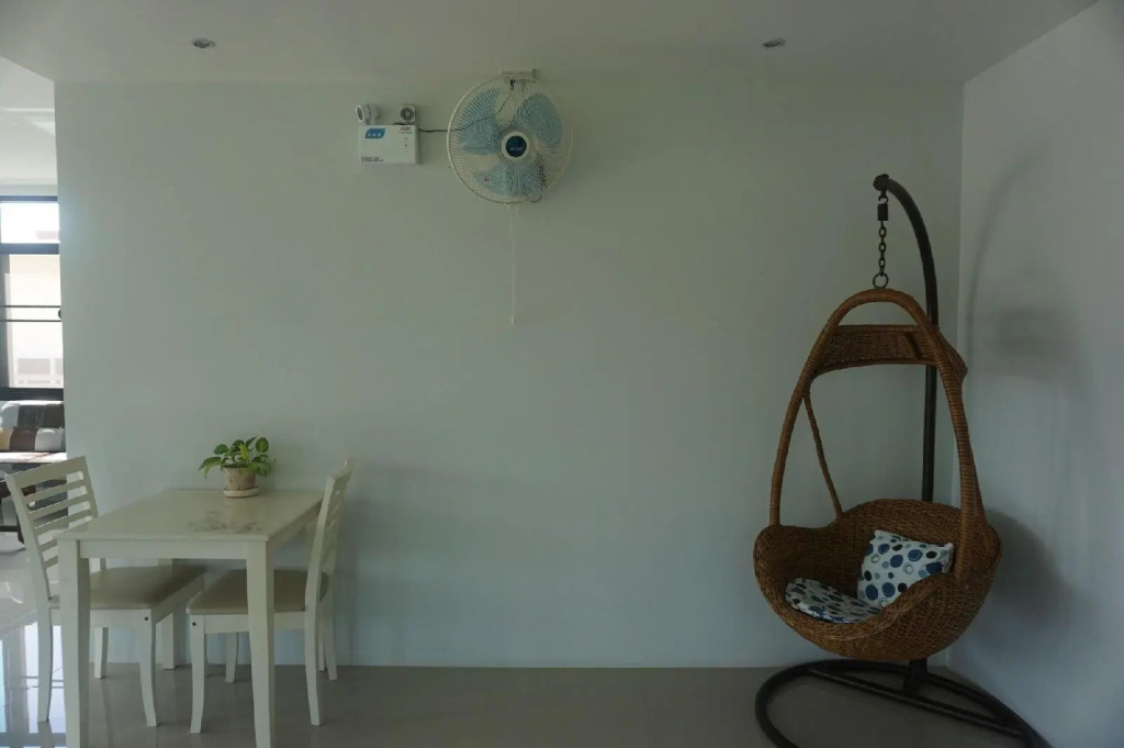 Parisa Place Hotel