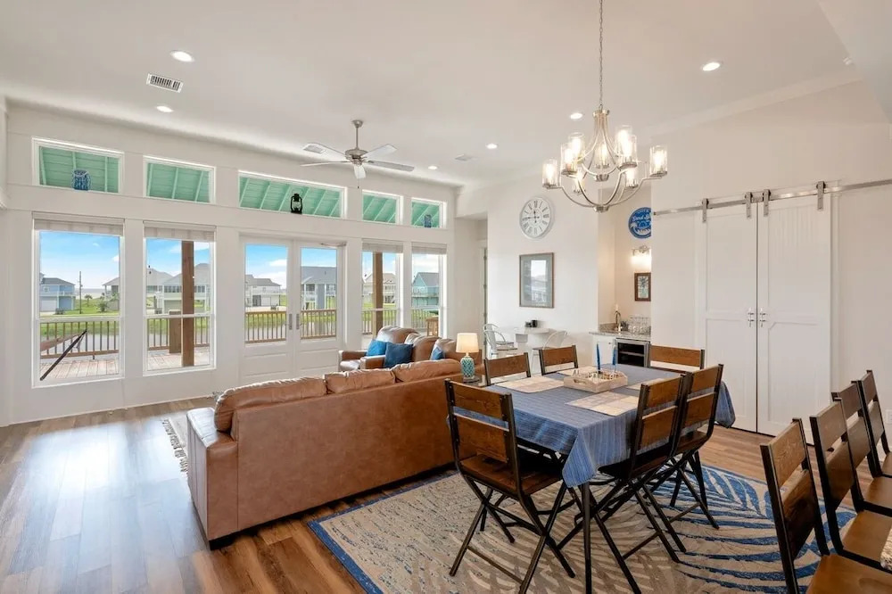 Coral Cabana 4 Bedroom Home by RedAwning