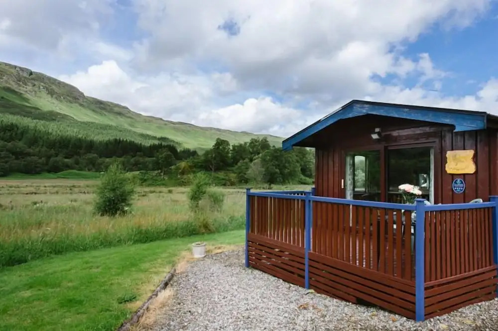Lapwing Lodge with loch and mountain view