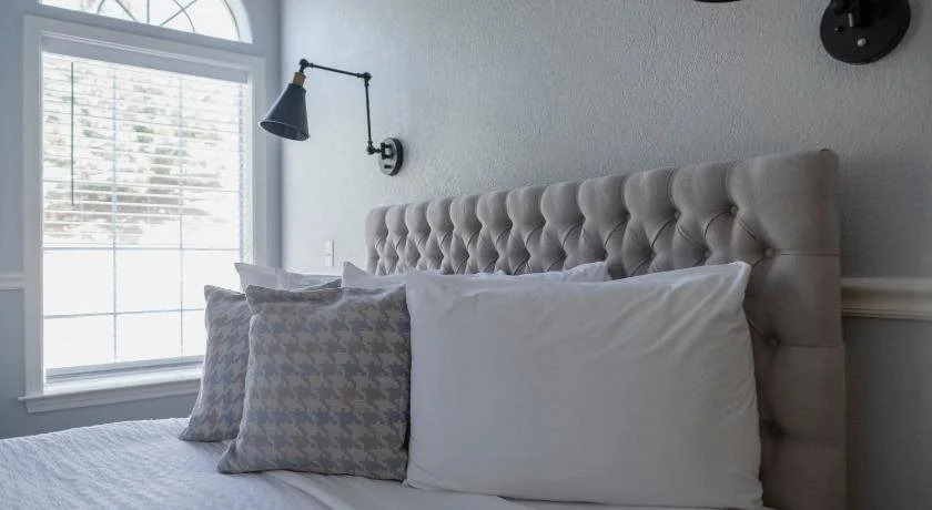 Hounds Tooth Inn
