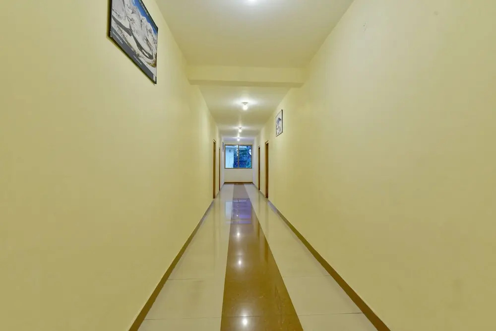 OYO 19498 Hotel Tridev