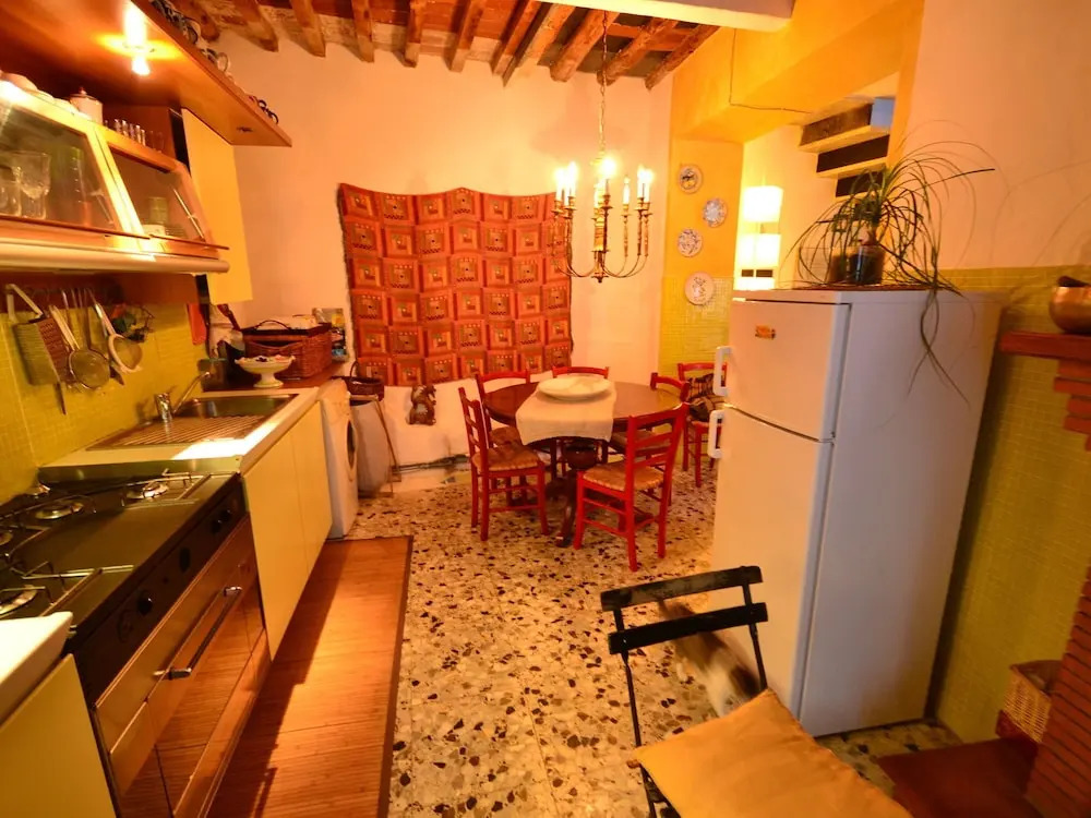 Charming Mansion in Casoli di Camaiore Near Forest