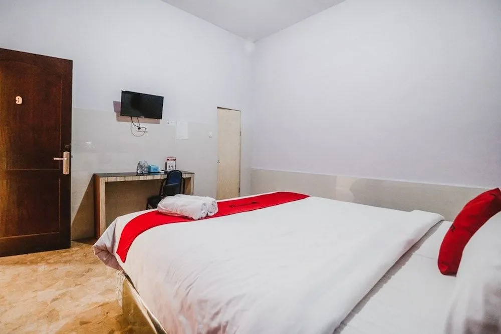 RedDoorz near Millennium ICT Center Medan