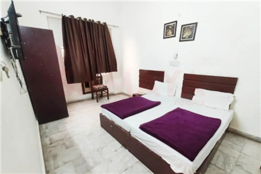 Goroomgo Hotel Baba Sunrise Lucknow