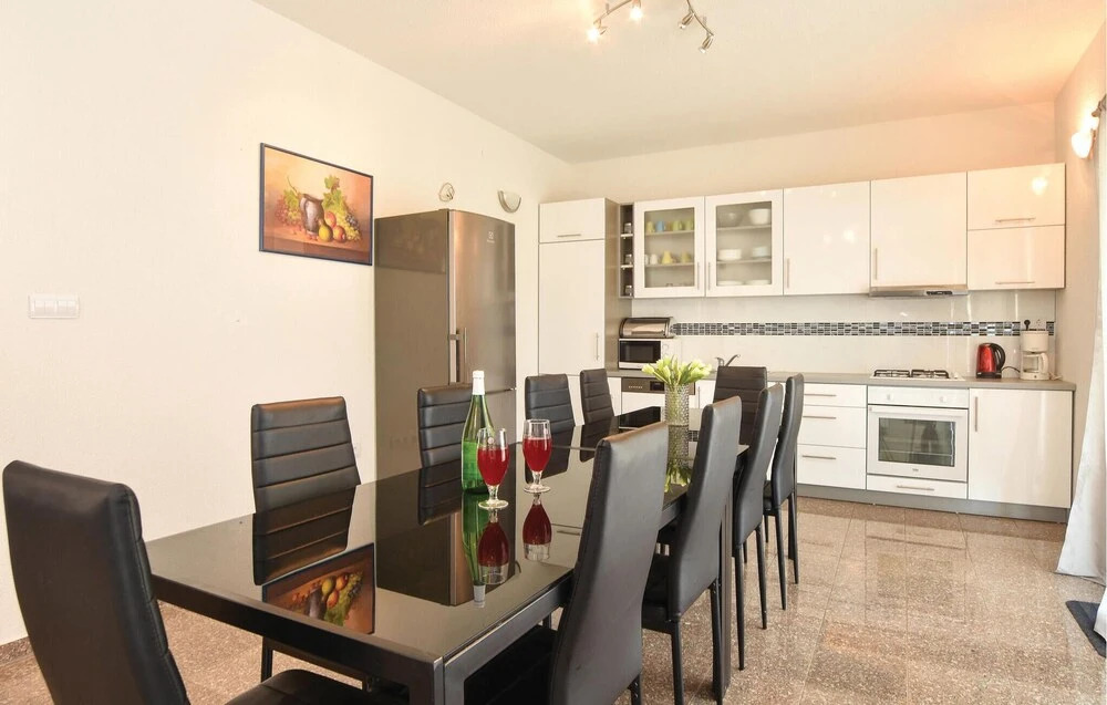 Beautiful Home in Kastel Stari With Wifi and 7 Bedrooms