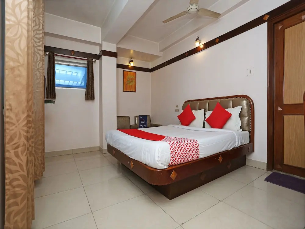 OYO 7838 Amrit Regency