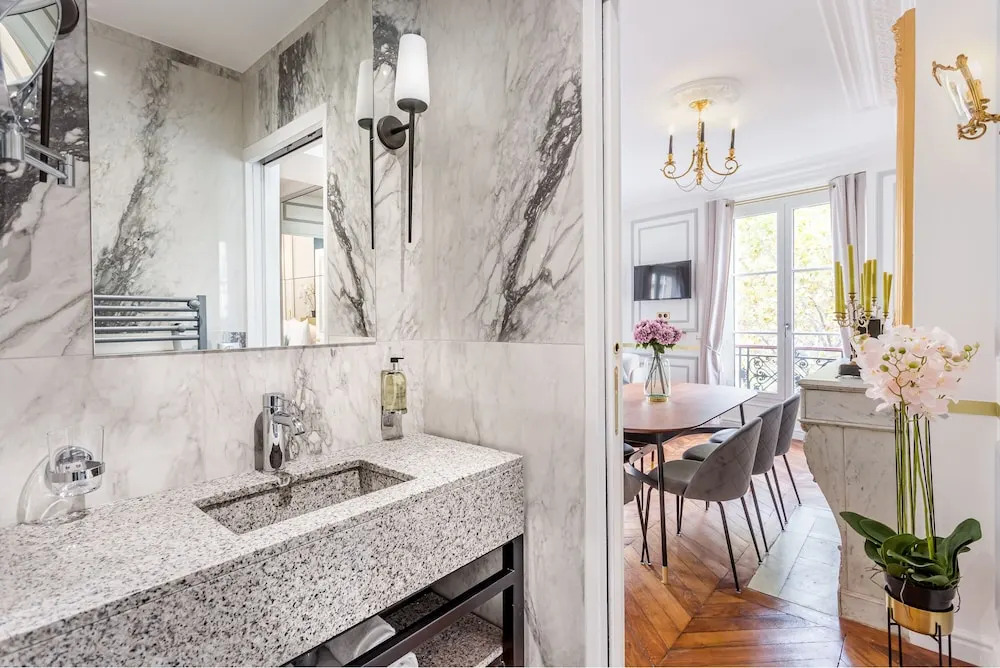 Sunshine 2 bedroom - Luxury at Louvre