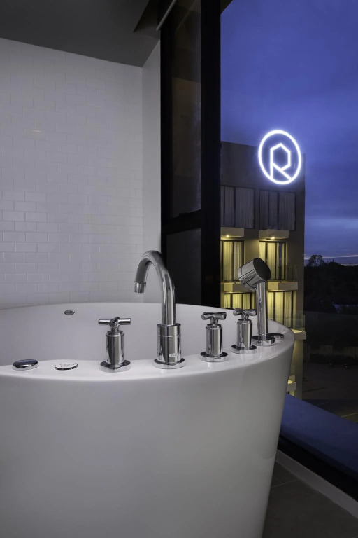 R Photo Hotel