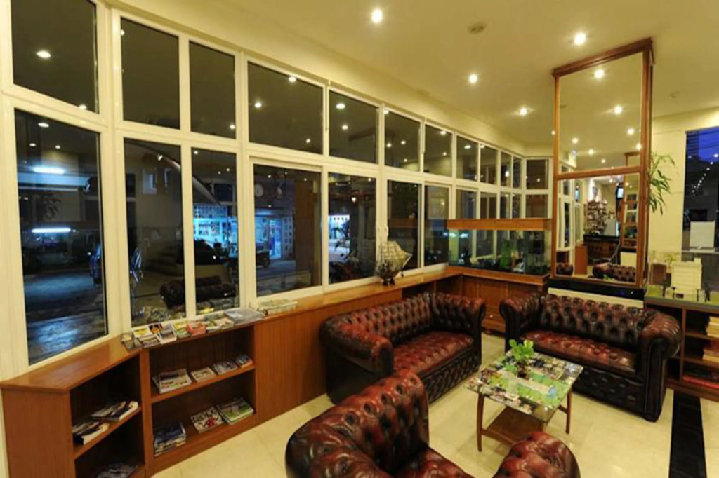 Whitehouse Condotel