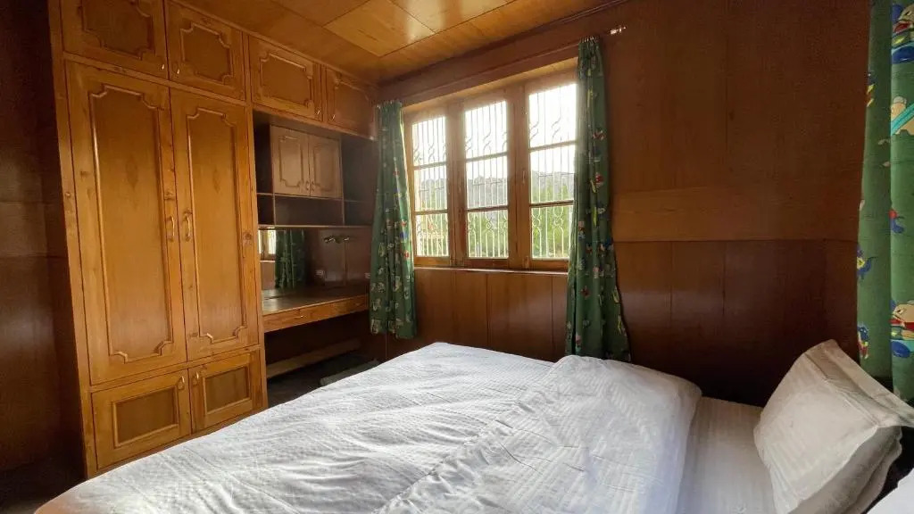 THE WILLOW HOUSE