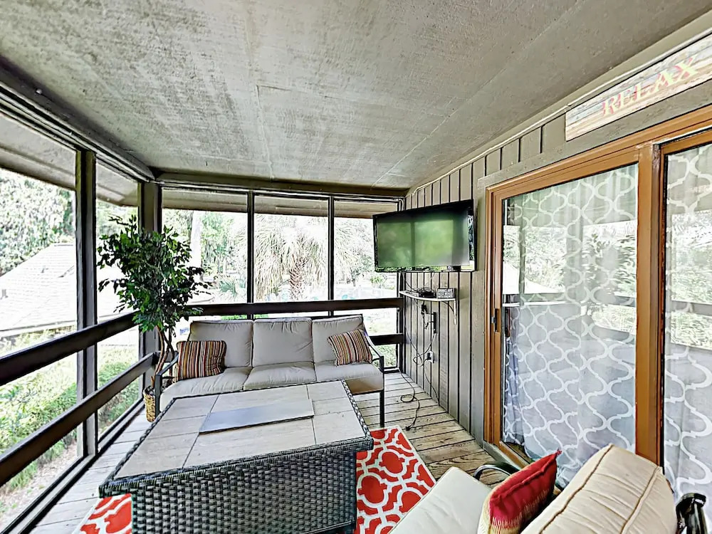 Secluded W/ Hot Tub, Under A Mile To Beach 3 Bedroom Home