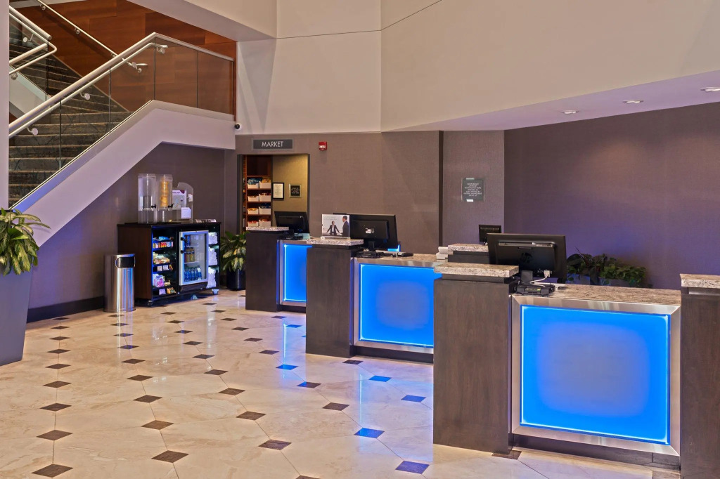 Crowne Plaza Suites MSP Airport - Mall of America by IHG