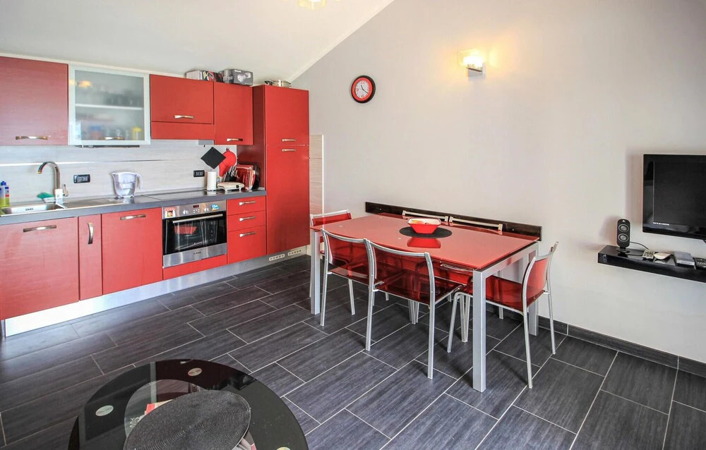 Beautiful Apartment in Mandre With 2 Bedrooms, Wifi and Indoor Swimming Pool