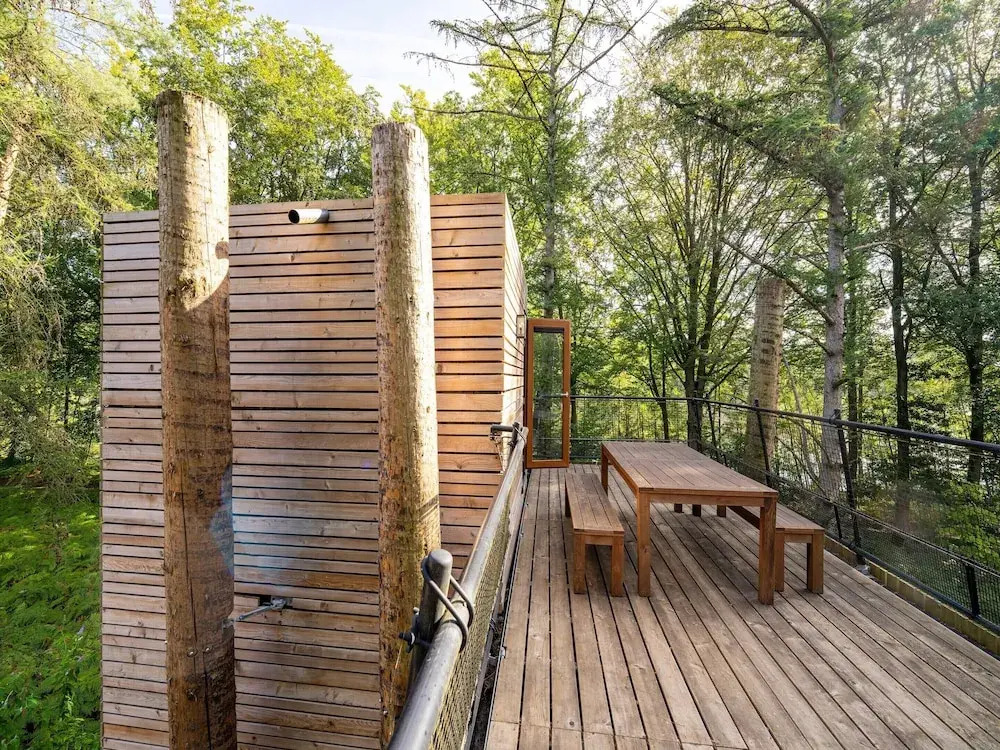 Treehouse in Tournai With Sauna & Forest Views
