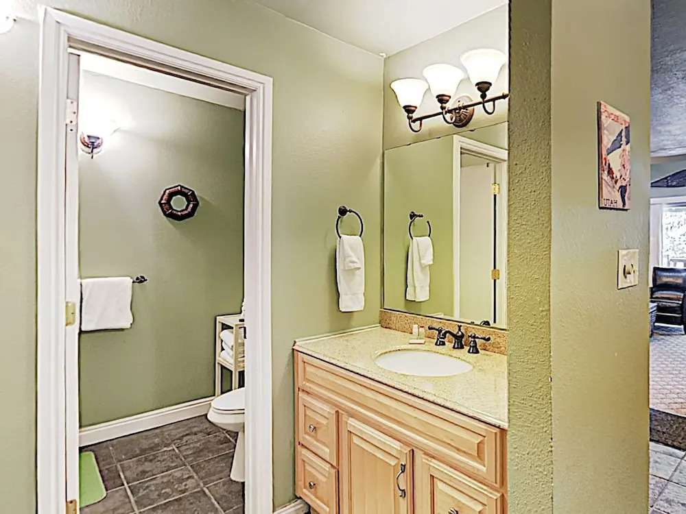 Choice Ski Haven W/ Pool & Hot Tub: Mins To Slopes 1 Bedroom Condo
