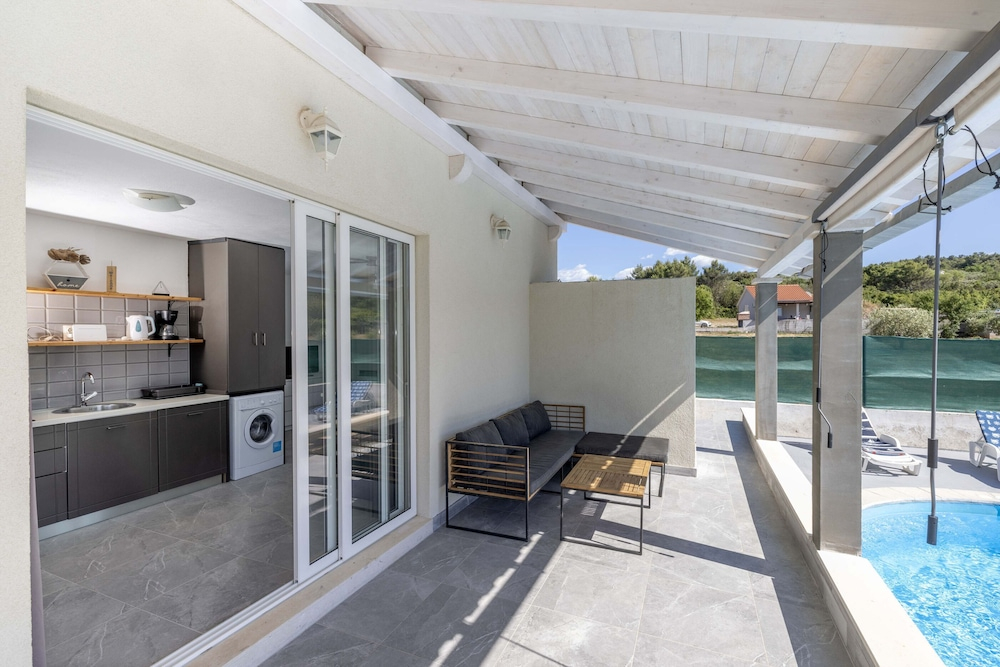 Villa Baras garden - house with pool