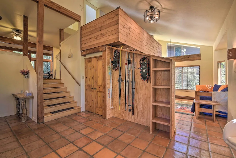 Flagstaff Home w/ On-site Trails, 3 Mi to Dtwn!