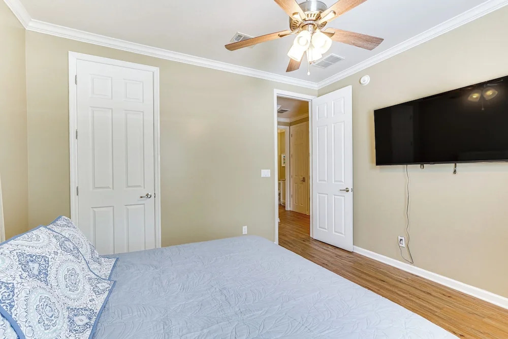 Dog-friendly Panama City Home 1 Mi to Powell Lake!