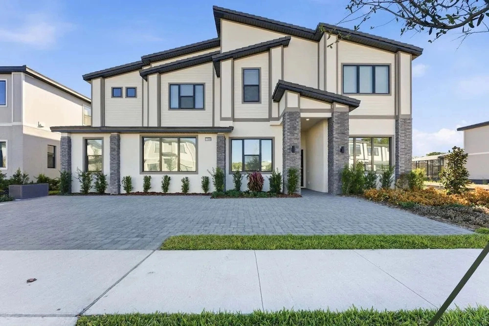 Paradisos Luxurious New Home w 15 Ensuites