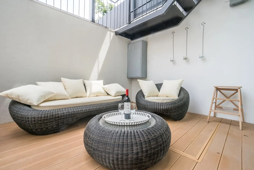 Gulbenkian 2 bedroom with Private Garden