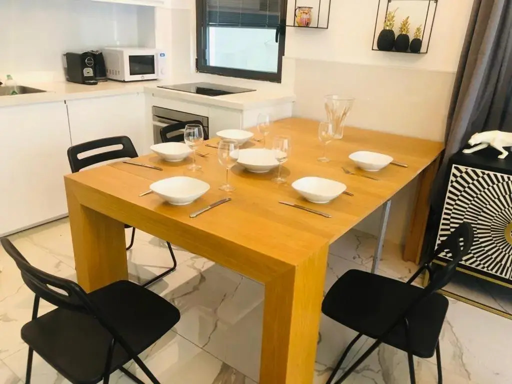 Best Apartment TEL AVIV CENTER 50Meters from the beach/PARKING