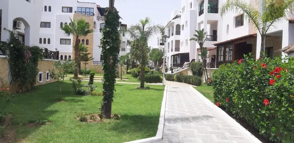 Bel appartement à louer dans un superbe complexe (Costa Cabo) vue sur piscine à 5 min de la plage de martil ... Route Cabo negro