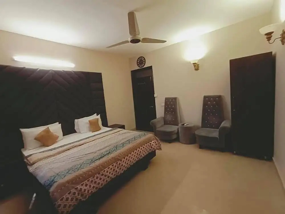 Hotel Defence Inn