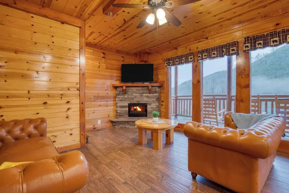 Marco Polo Lodge by Avantstay Sleeps 28 Indoor Pool Theater Game Room View