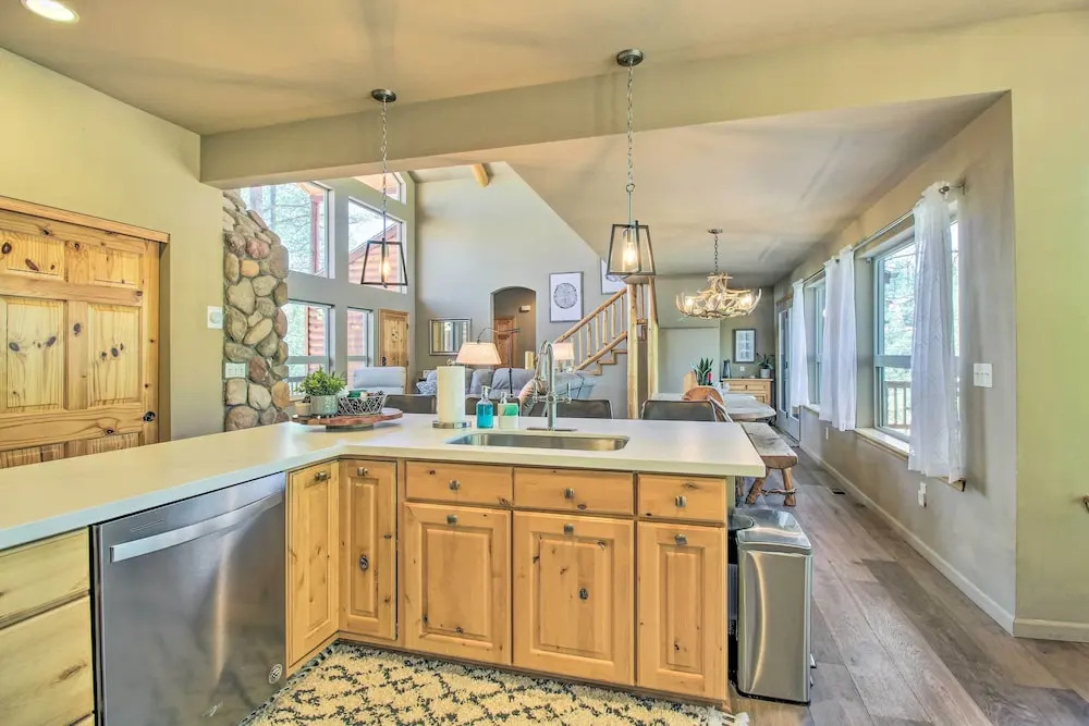 Wooded Hideaway! Spacious Show Low Log Cabin