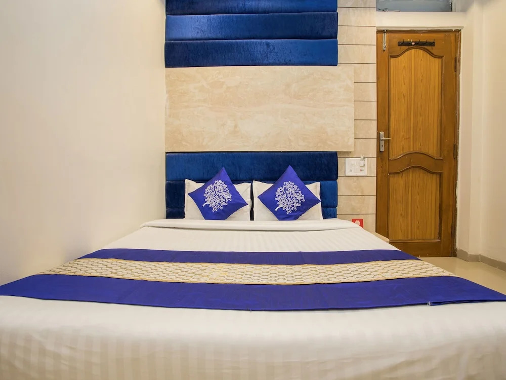 OYO 9903 Hotel Care Residency