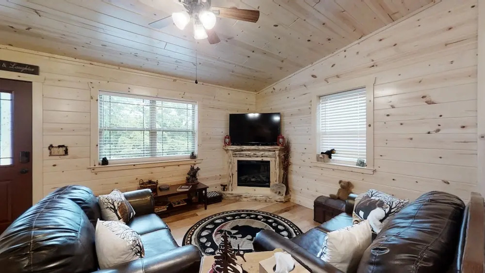 Cozy Bear Den 2 Bedroom Cabin by RedAwning