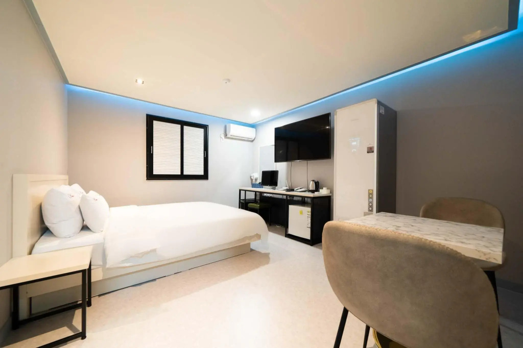 Goodstay World Hotel