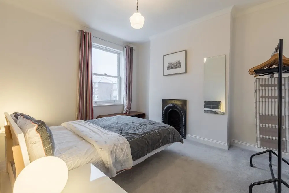 Stunning Spacious 3BD House With Garden - Sleeps 6
