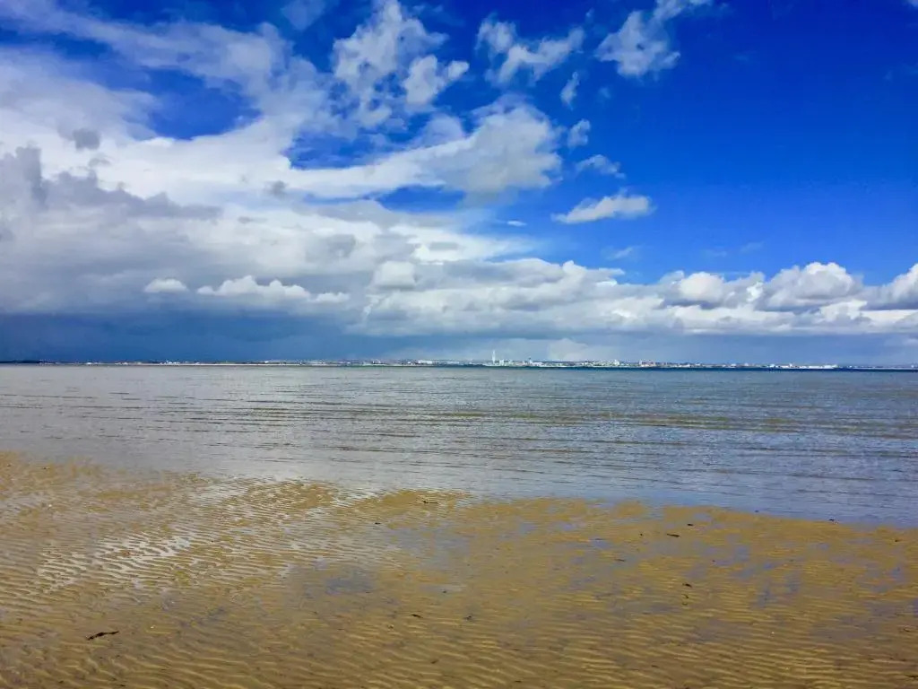 Arden Villa, sleeps 8, moments from the golden sandy beach of Ryde