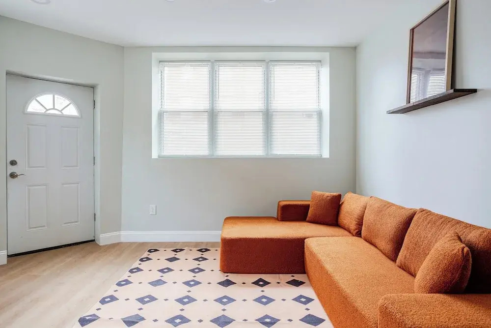 Stylish Minimalist Stay in City Center