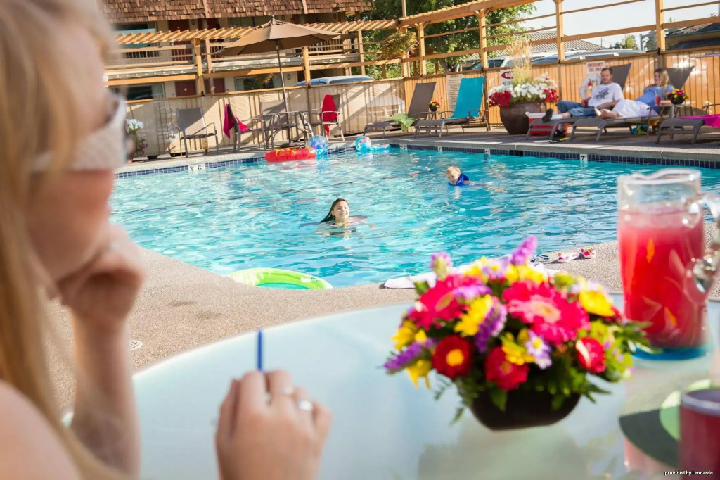 Waypoint Hotel
