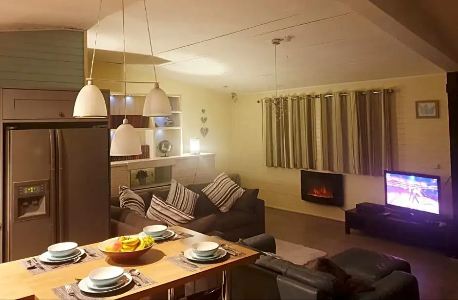 Fenna Lakeside Lodge - Pine Lake Resort